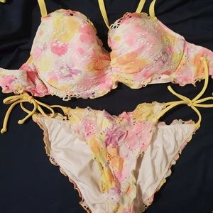 Vs bikini 32dd top small bottom